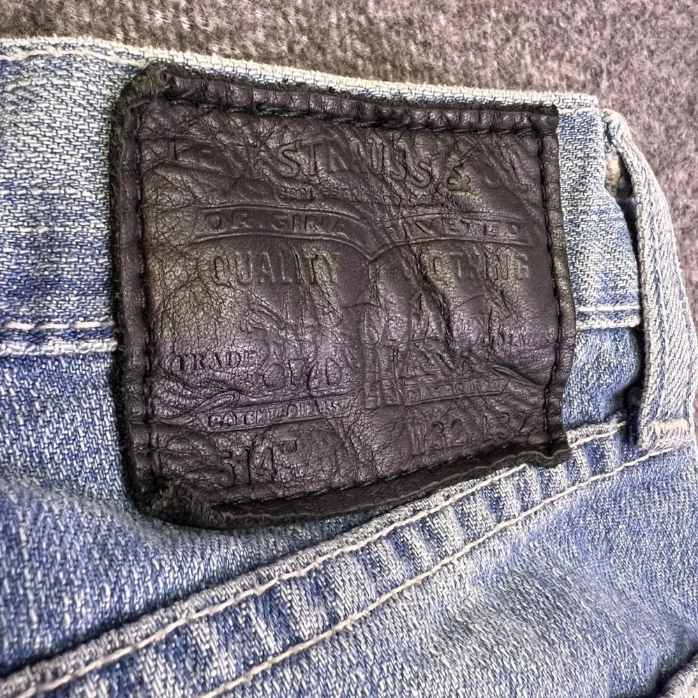 Levis 514 Slim Straight Mens 32x33 Blue Distressed Casual Rugged Denim Jeans